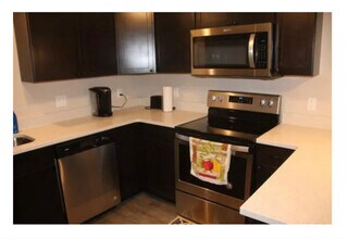 84 Curtice St E in St. Paul, MN - Building Photo - Building Photo