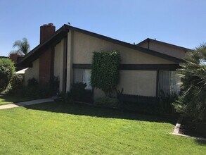 1082 W Pine St, Unit #B in Upland, CA - Foto de edificio - Building Photo