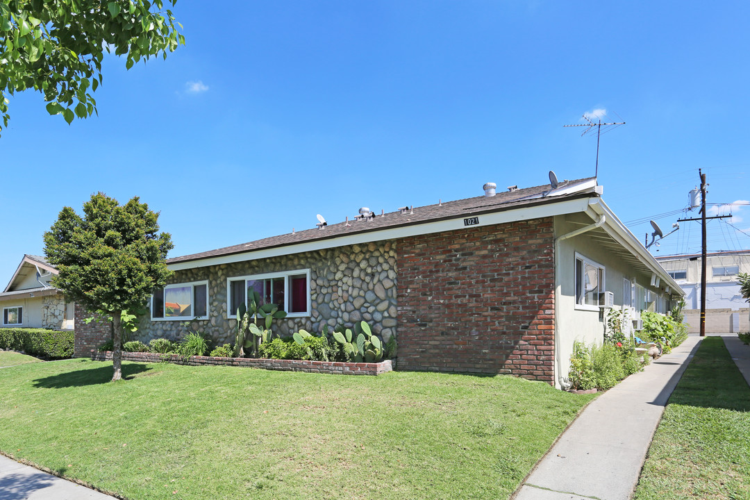 1021 N Shattuck Pl in Orange, CA - Building Photo