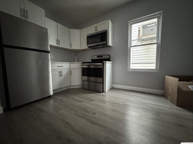 25 Bayview Ave, Unit 2