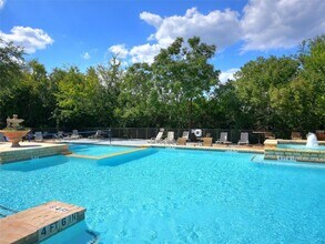 6000 Shepherd Mountain Cove, Unit 406 in Austin, TX - Building Photo - Building Photo