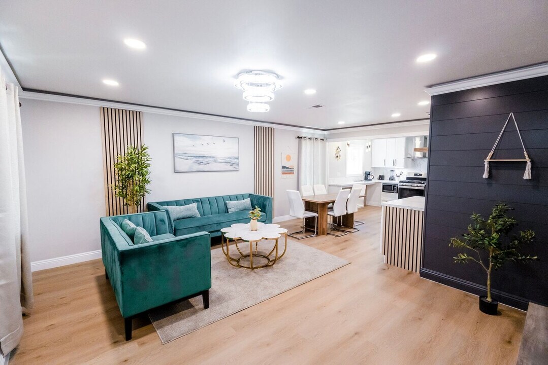 6168 Cumberland St in San Diego, CA - Building Photo