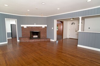 16760 Tupper St in Los Angeles, CA - Building Photo - Building Photo
