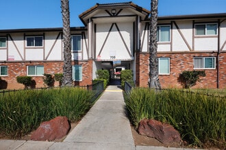 Essex Manor Apartments in National City, CA - Building Photo - Building Photo