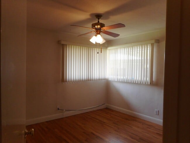 33 E Robinson Ave in Fresno, CA - Foto de edificio - Building Photo