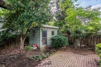 2300 N Buchanan St in Arlington, VA - Building Photo - Building Photo