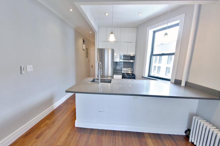 60 Avenue B in New York, NY - Building Photo