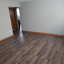 6805 W Montrose Ave in Harwood Heights, IL - Building Photo - Building Photo