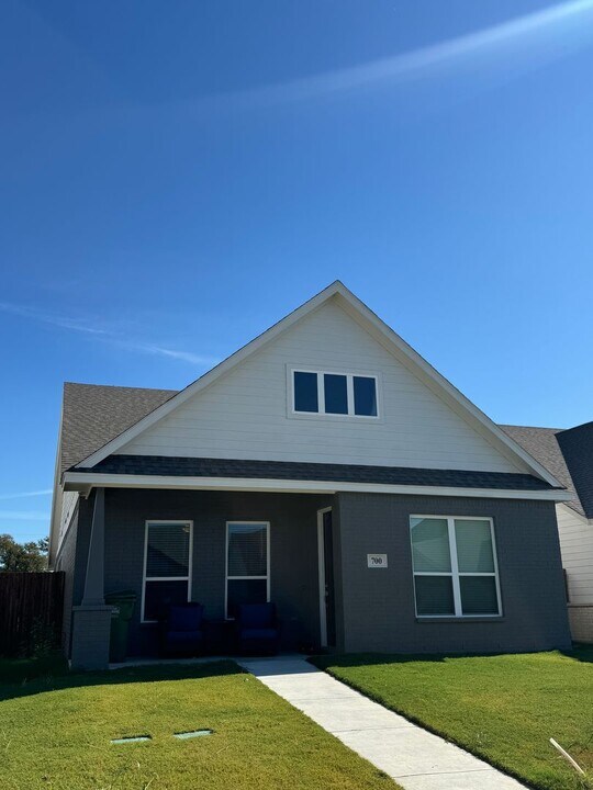 700 The Cottages in Godley, TX - Building Photo