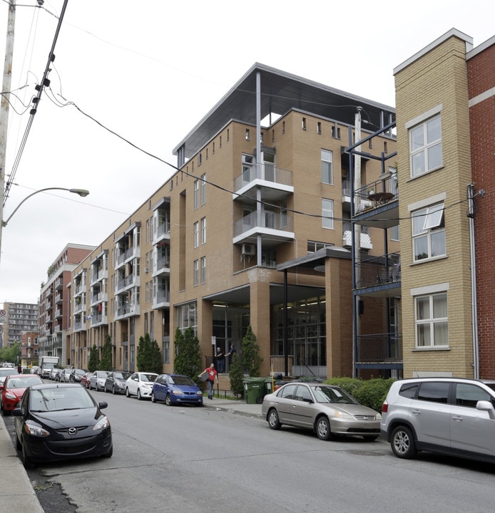 Habitations Plaza Laurier I in Montréal, QC - Building Photo