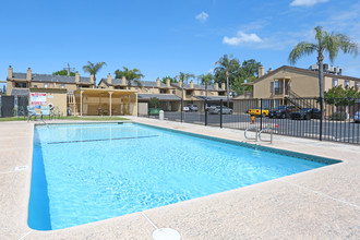 The Courtyard Condominiums in Visalia, CA - Building Photo - Building Photo