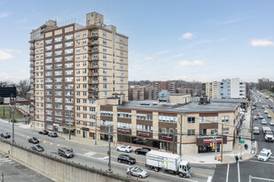 Le Cross House Condominium in Fort Lee, NJ - Building Photo