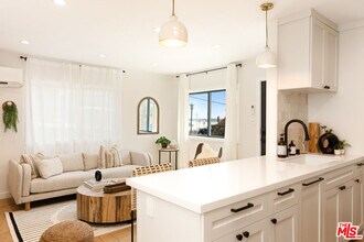 17 Sunset Ave in Los Angeles, CA - Building Photo - Building Photo