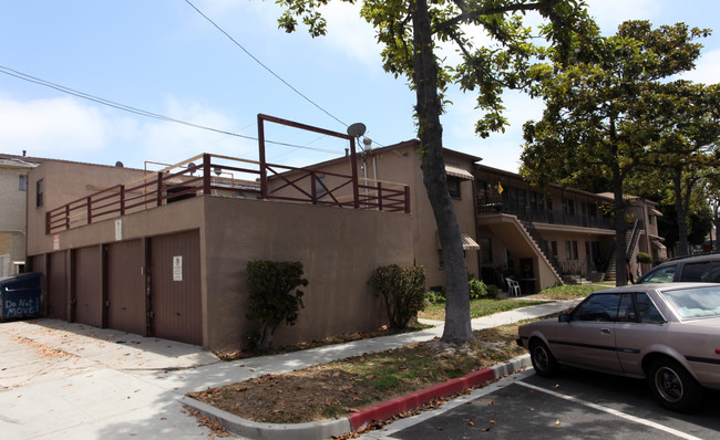 252 Esperanza Ave in Long Beach, CA - Building Photo - Building Photo