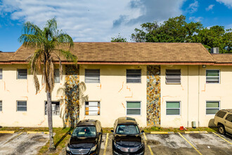 Bristol Court in Lauderdale Lakes, FL - Building Photo - Building Photo