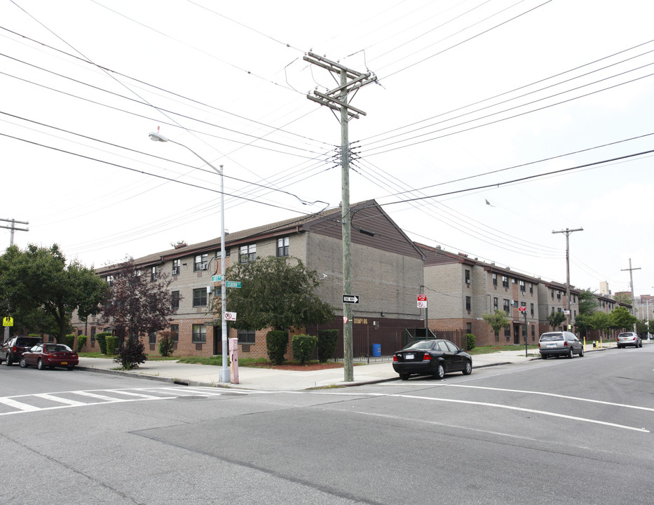 Newport Gardens in Brooklyn, NY - Building Photo