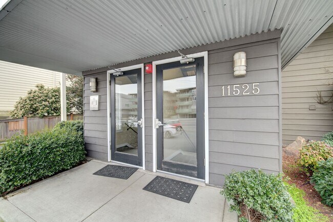 11525 Greenwood Ave N in Seattle, WA - Building Photo - Building Photo