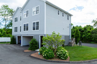 118 Berwick Ave in Fairfield, CT - Foto de edificio - Building Photo