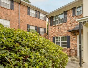 2846 Walton Wy in Augusta, GA - Building Photo - Building Photo