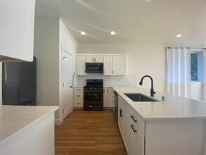 16648 N Columbus St-Unit -Unit 1 in Spokane, WA - Building Photo - Building Photo