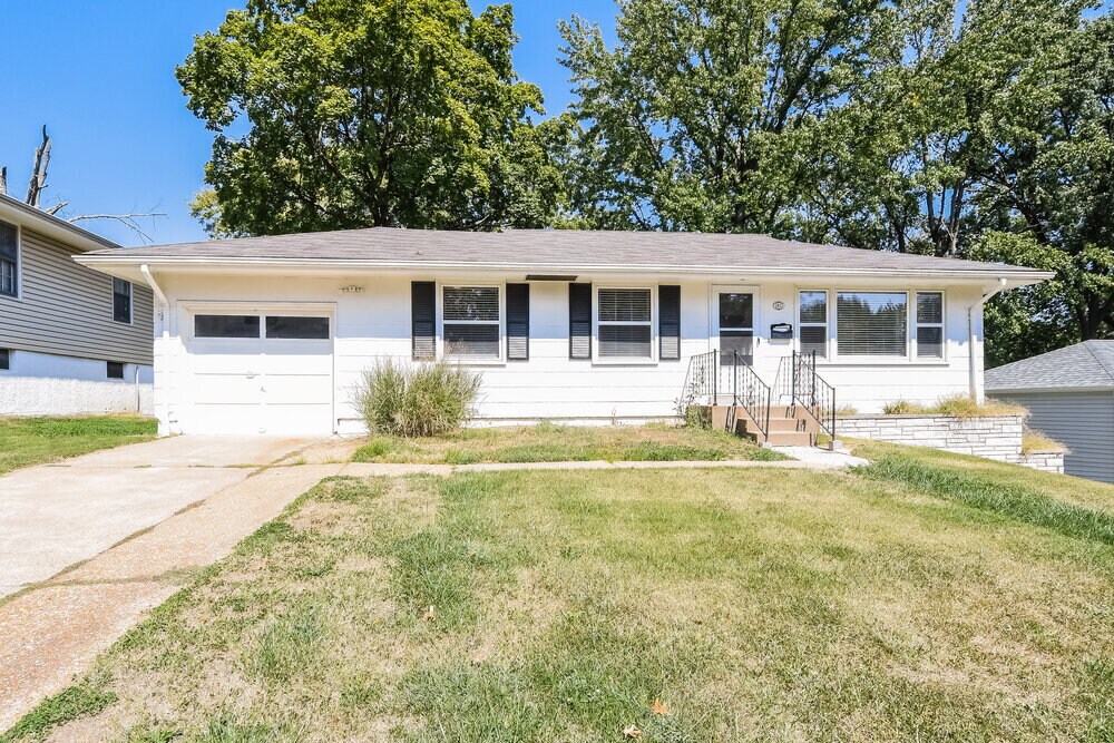 1413 Corinth Dr in St. Louis, MO - Building Photo