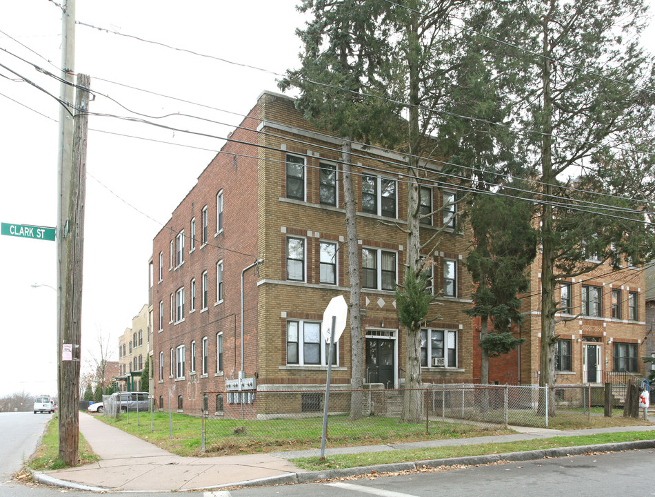 92 Clark St in Hartford, CT - Foto de edificio