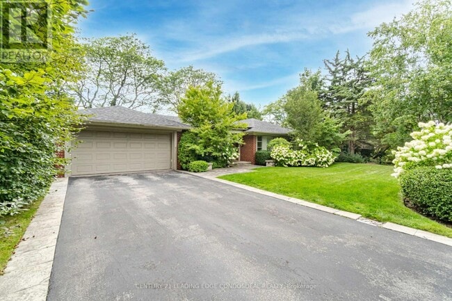 96 Laurentide Dr in Toronto, ON - Building Photo - Building Photo