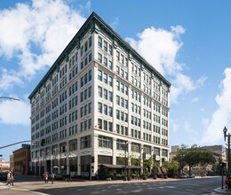 121 E 6th St- Luxury Lofts! in Los Angeles, CA - Building Photo - Building Photo