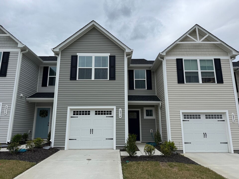 6854 Tarik Ln in Raleigh, NC - Building Photo