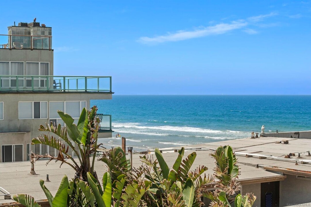 1100 Seacoast Dr in Imperial Beach, CA - Building Photo