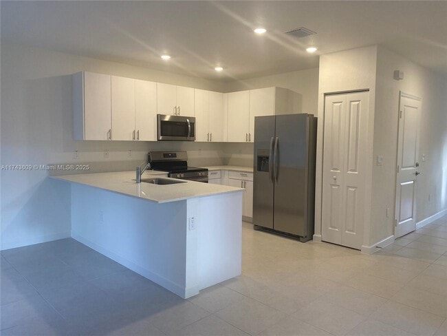 5195 SW 37th St in West Park, FL - Building Photo - Building Photo