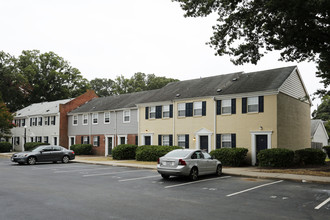 Hilton Village Townhomes in Newport News, VA - Building Photo - Building Photo