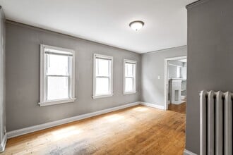 3372 N Downer Ave in Milwaukee, WI - Building Photo - Building Photo