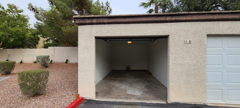 555 E Silverado Ranch Blvd in Las Vegas, NV - Building Photo