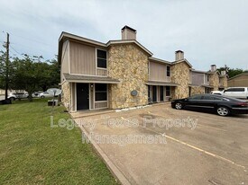 1610 Sun Valley Dr in Cleburne, TX - Building Photo