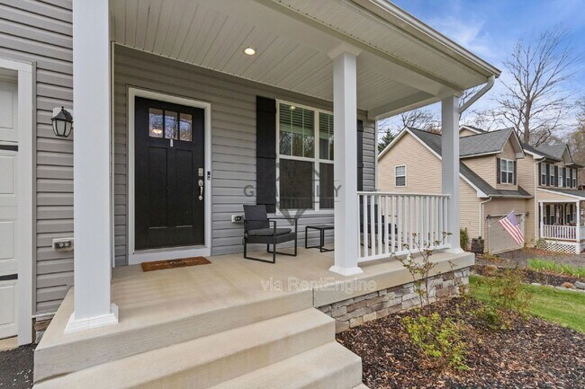 102 Monroe St in Locust Grove, VA - Building Photo - Building Photo