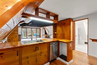 182 Guinea Rd in Stamford, CT - Building Photo - Building Photo