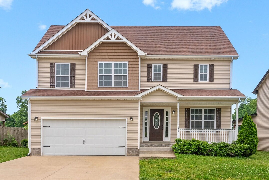 1282 Eagle's View Dr in Clarksville, TN - Building Photo