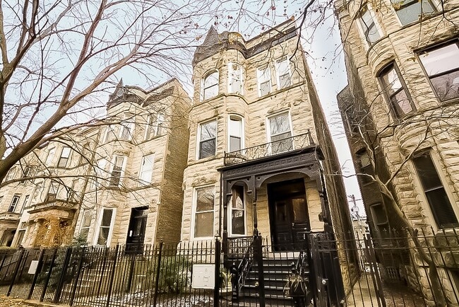 931 W Newport Ave, Unit G01C