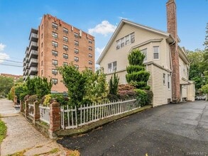 45 Bayley Ave, Unit 2 in Yonkers, NY - Building Photo - Building Photo