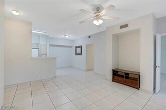 23710 Walden Center Dr in Bonita Springs, FL - Building Photo - Building Photo