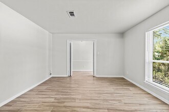 27201 Paula Ln in Conroe, TX - Building Photo - Building Photo