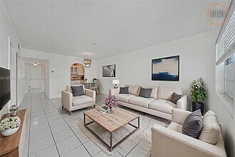 751 Pine Dr in Pompano Beach, FL - Building Photo - Building Photo