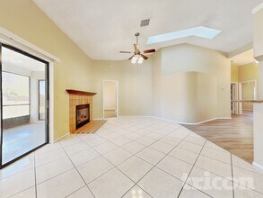 8111 Hathaway Dr in New Port Richey, FL - Foto de edificio - Building Photo