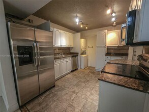 10907 N Kendall Dr in Miami, FL - Building Photo - Building Photo