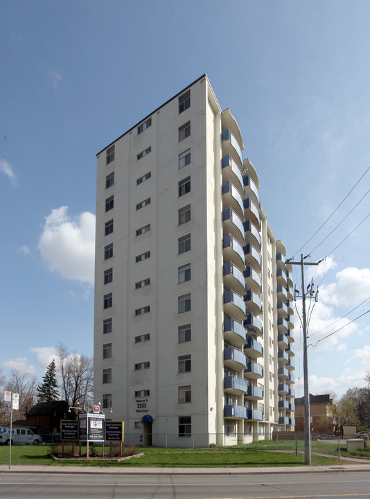 2255 Weston Rd in Toronto, ON - Building Photo