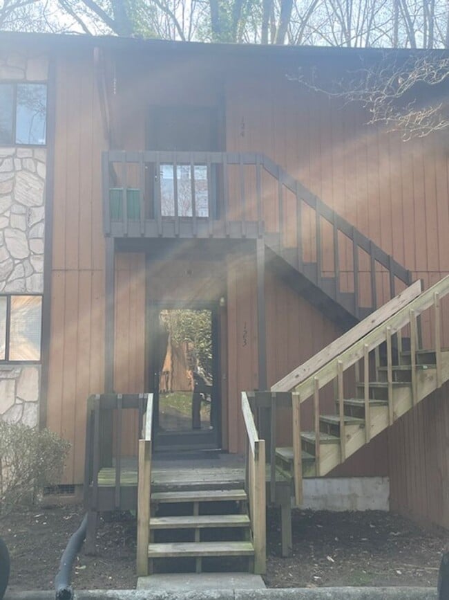 property at 123 Cloister Oaks Cir