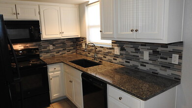620 N Hocker Ave in Independence, MO - Building Photo - Building Photo