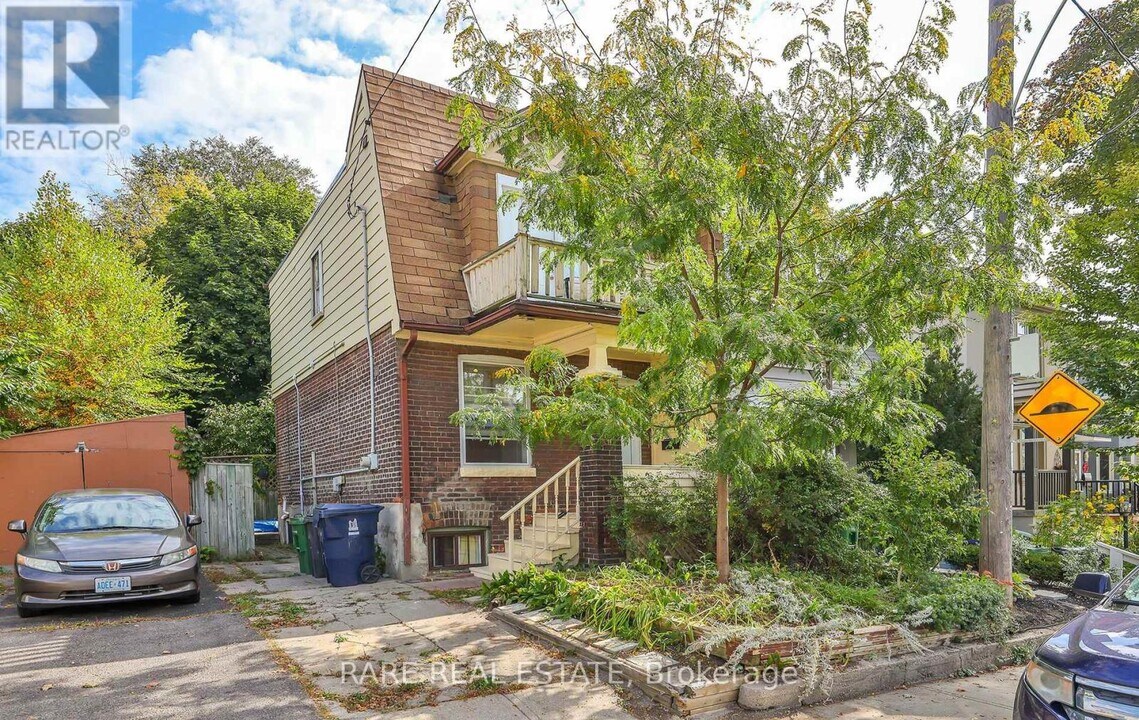 125 Drayton Ave in Toronto, ON - Building Photo