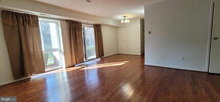 6155 Edsall Rd-Unit -D in Alexandria, VA - Foto de edificio - Building Photo